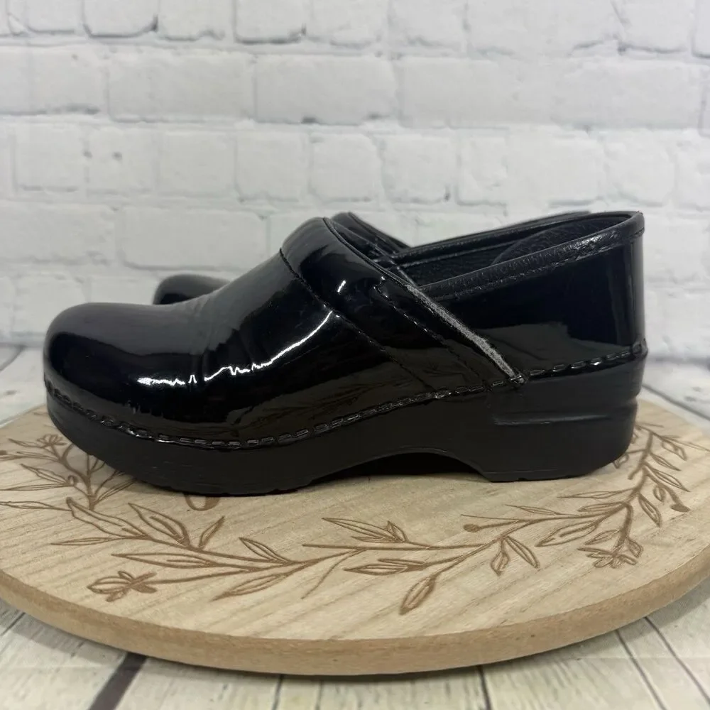 Dansko Professional Clogs Women 36 US 5.5-6 Black Patent Leather Nursing Shoes